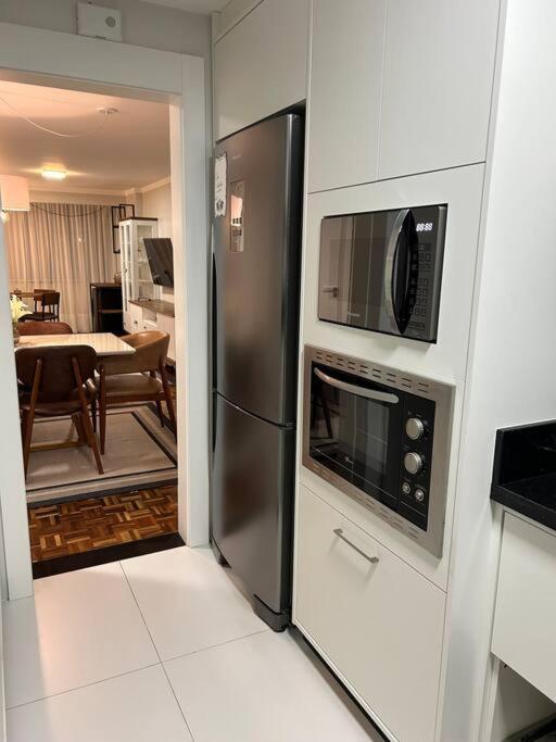 Apartamento Uma Quadra Da Avenida Atlantica, Apto 3 Quartos, Area Da Av Brasil