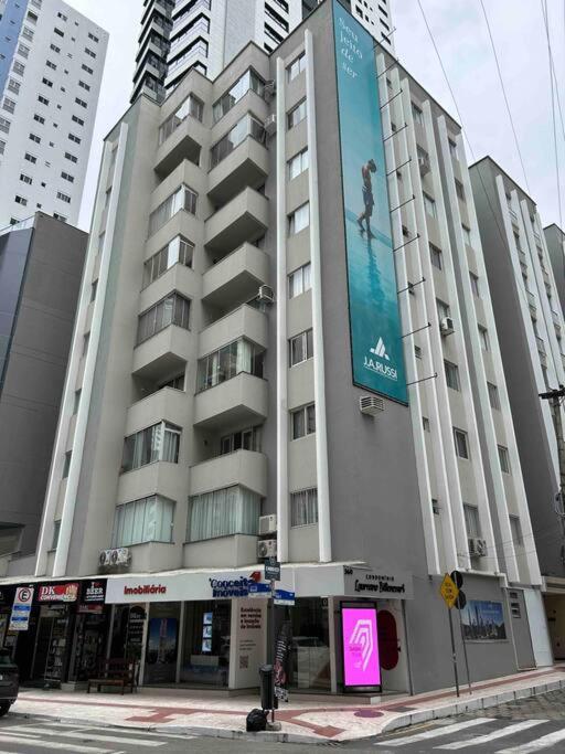 Apartamento Uma Quadra Da Avenida Atlantica, Apto 3 Quartos, Area Da Av Brasil