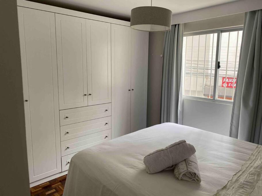 Apartamento Uma Quadra Da Avenida Atlantica, Apto 3 Quartos, Area Da Av Brasil *