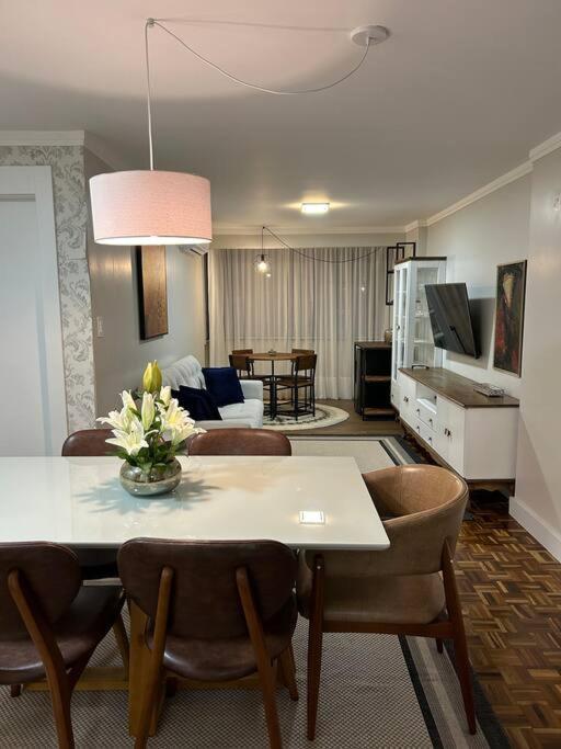Uma Quadra Da Avenida Atlantica, Apto 3 Quartos, Area Da Av Brasil * Balneario Camboriu