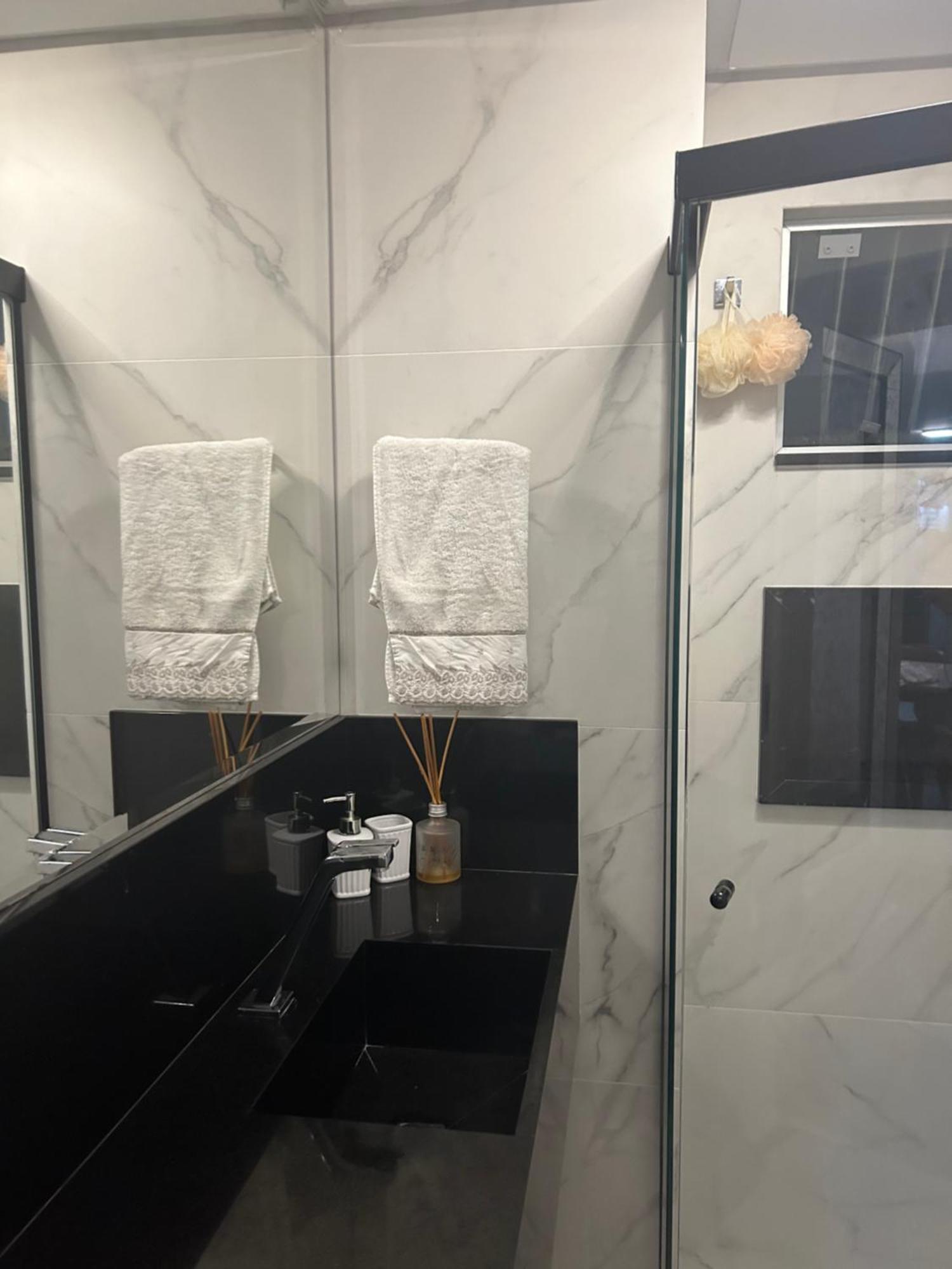 Apartamento Uma Quadra Da Avenida Atlantica, Apto 3 Quartos, Area Da Av Brasil *